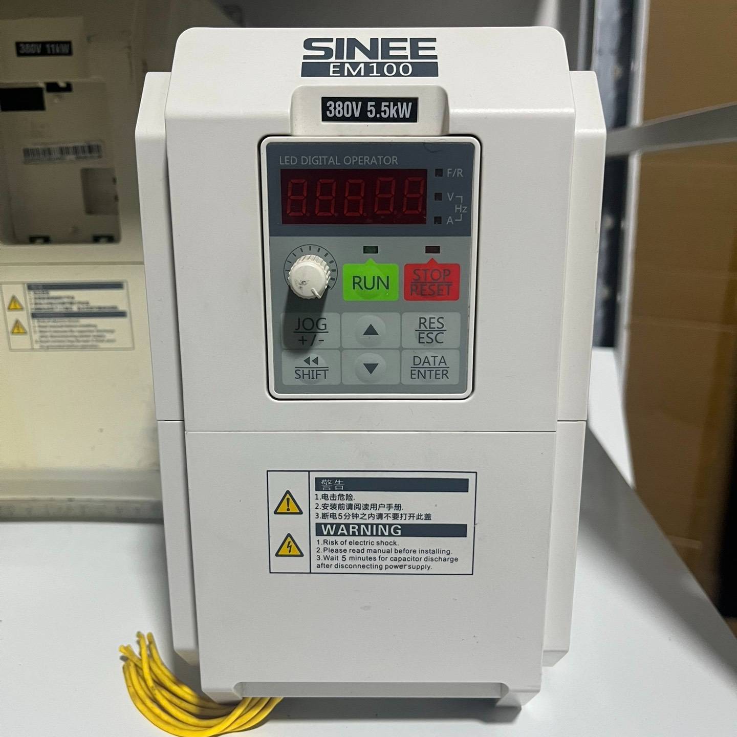 正弦变频器EM100-5R5-3B 5.5K议价 也可为维修！！