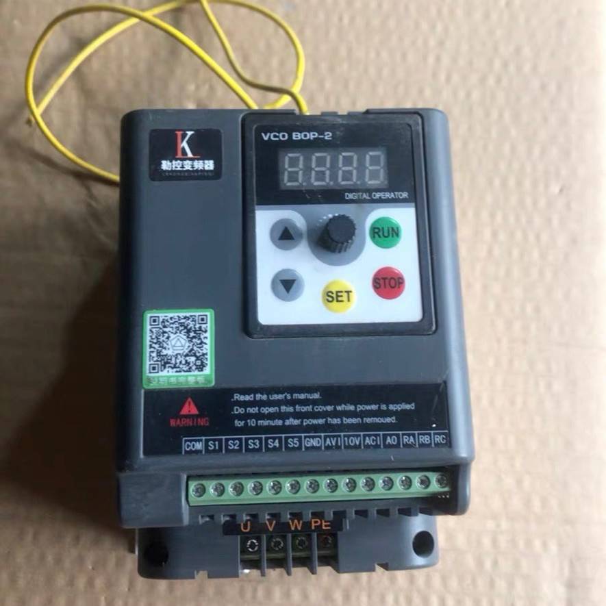 鑫盛达变频器XSD350-2.2G3(2议价 也可为维修！！