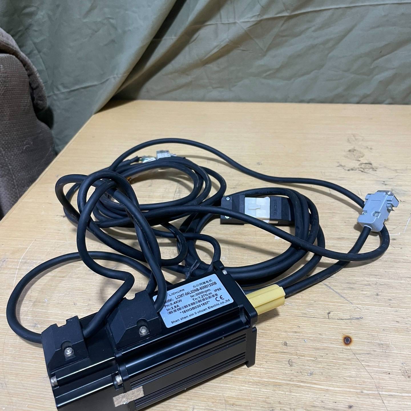 力川伺服电机LCMT–04L02NB议价 也可为维修!!