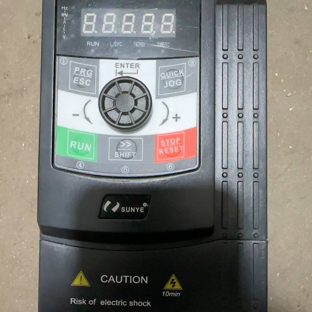日业变频器CM530H-4T4R0GB/5R议价 也可为维修！！