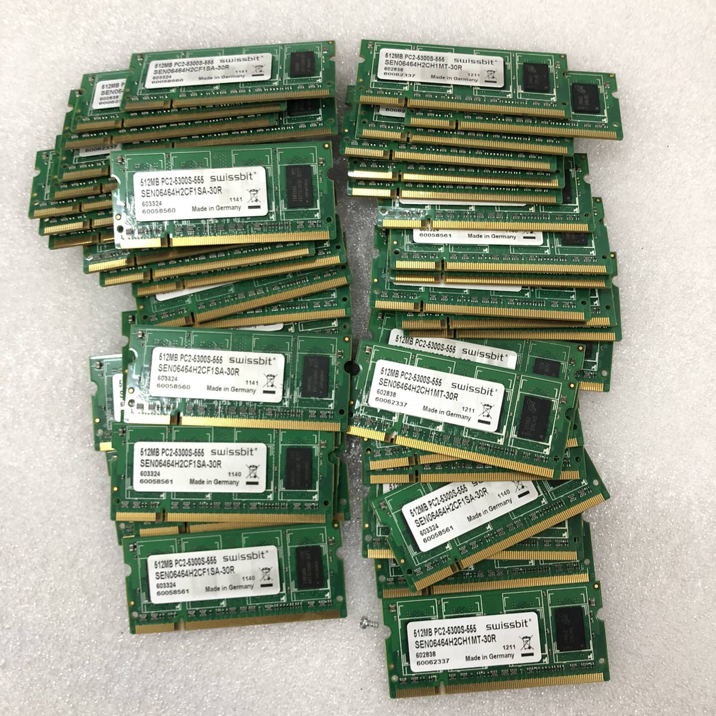 Swissit 512MB PC2-5033S-555议价 也可为维修!!