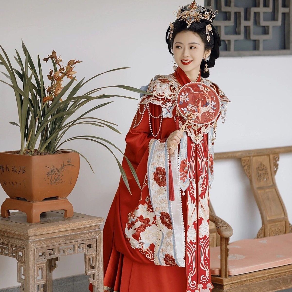 新款影楼时尚复古拍照主题韶华汉服婚服明制唐装女云肩马面裙套装