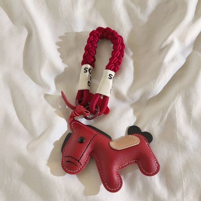 小众黑色皮质小马挂件手