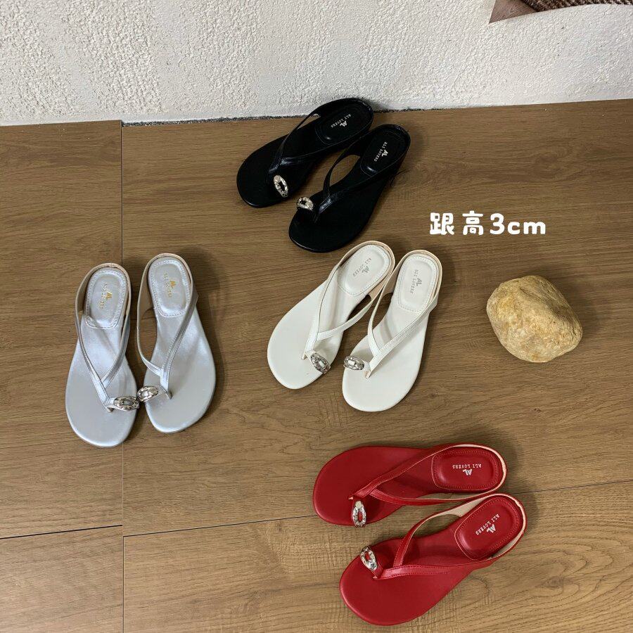 水钻装饰人字拖女夏季3cm