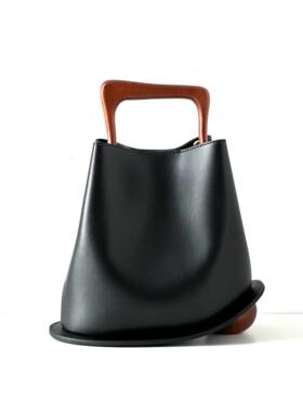 5 PENNIES YD设计师款秋冬季女士时尚通勤百搭木柄黑色牛皮手提包