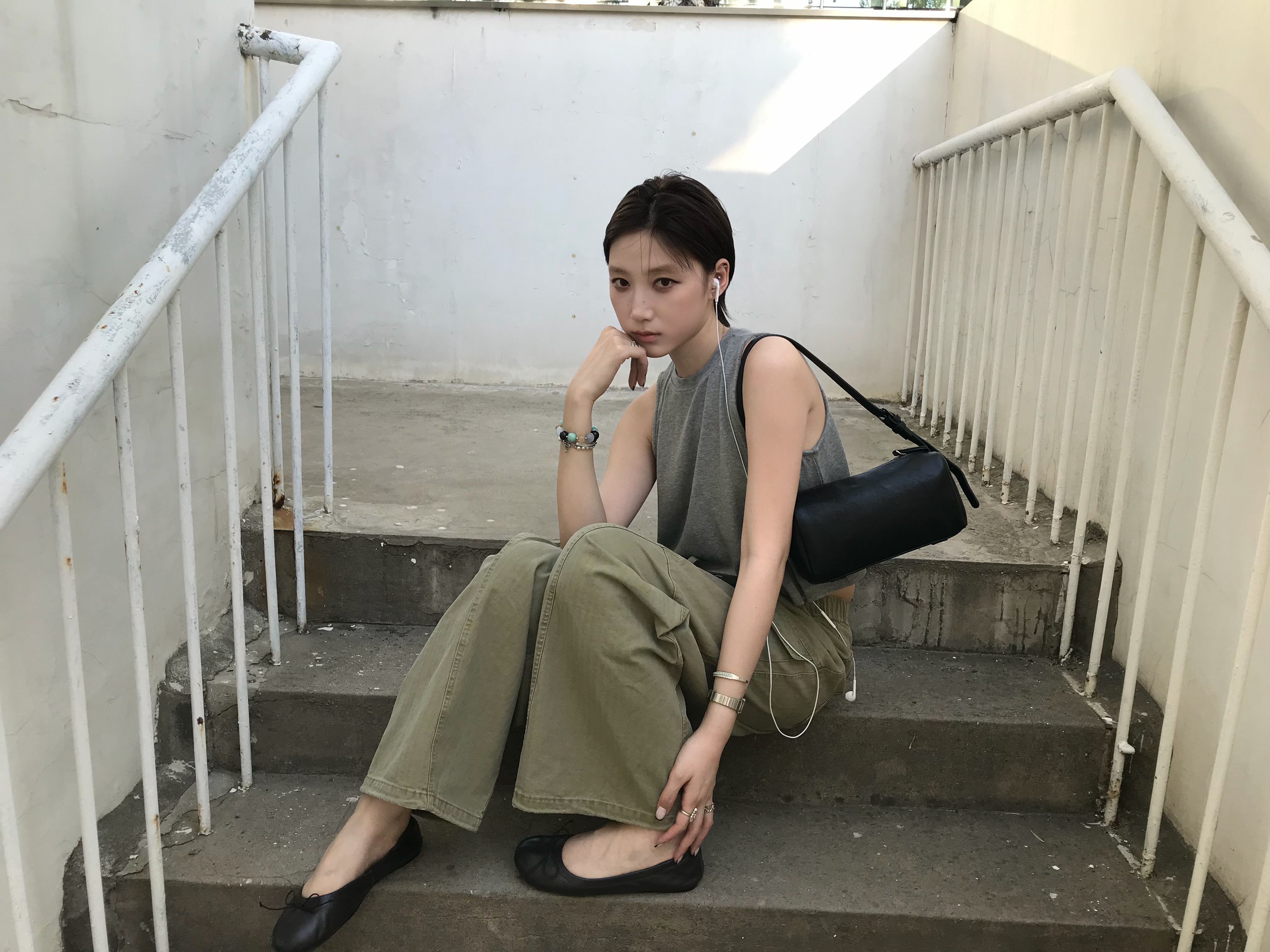 【银角大王】极简复古质感笔筒包！小众ins设计单肩斜挎手拎包图片