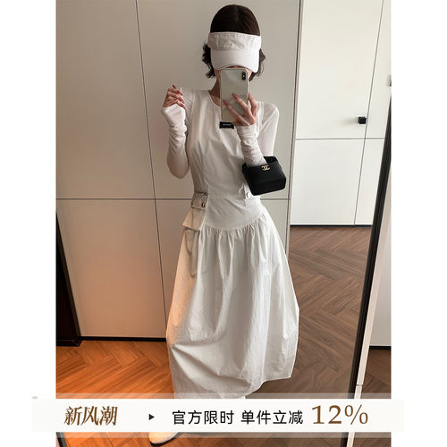 吴童童白色圆领无袖背心连衣裙
