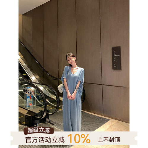吴童童V领蝙蝠袖针织连衣裙