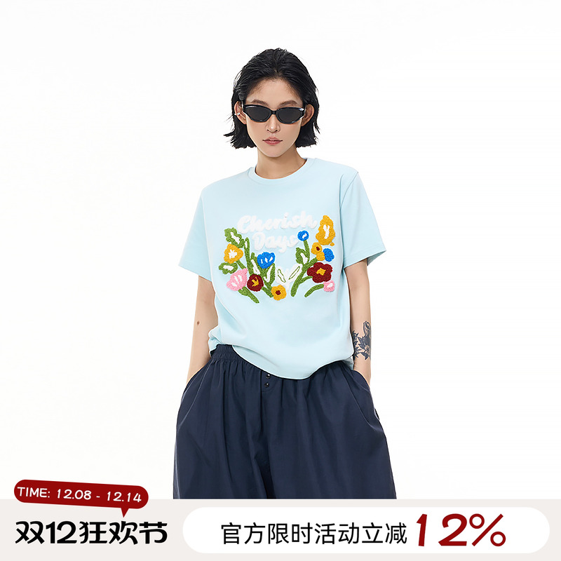 吴童童设计感刺绣圆领短袖T恤