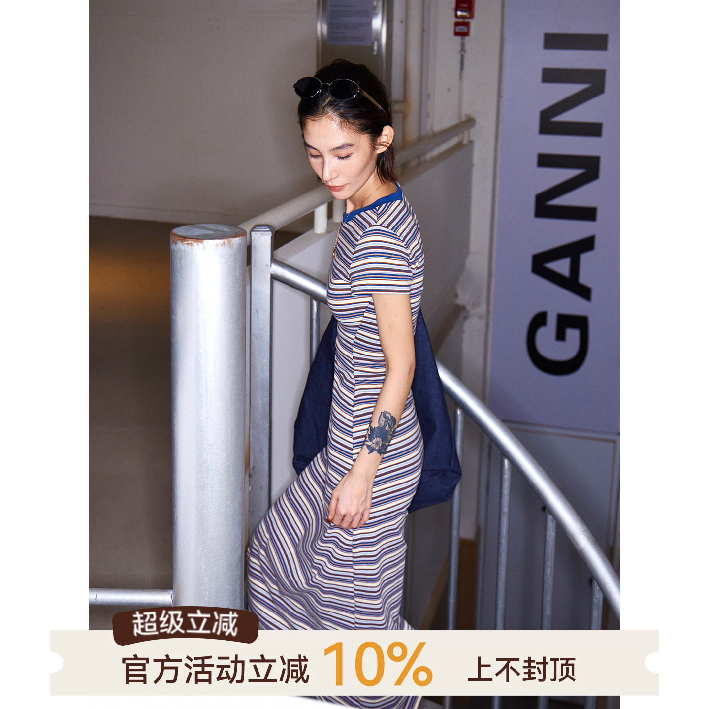 撞色条纹圆领短袖a字连衣裙图片