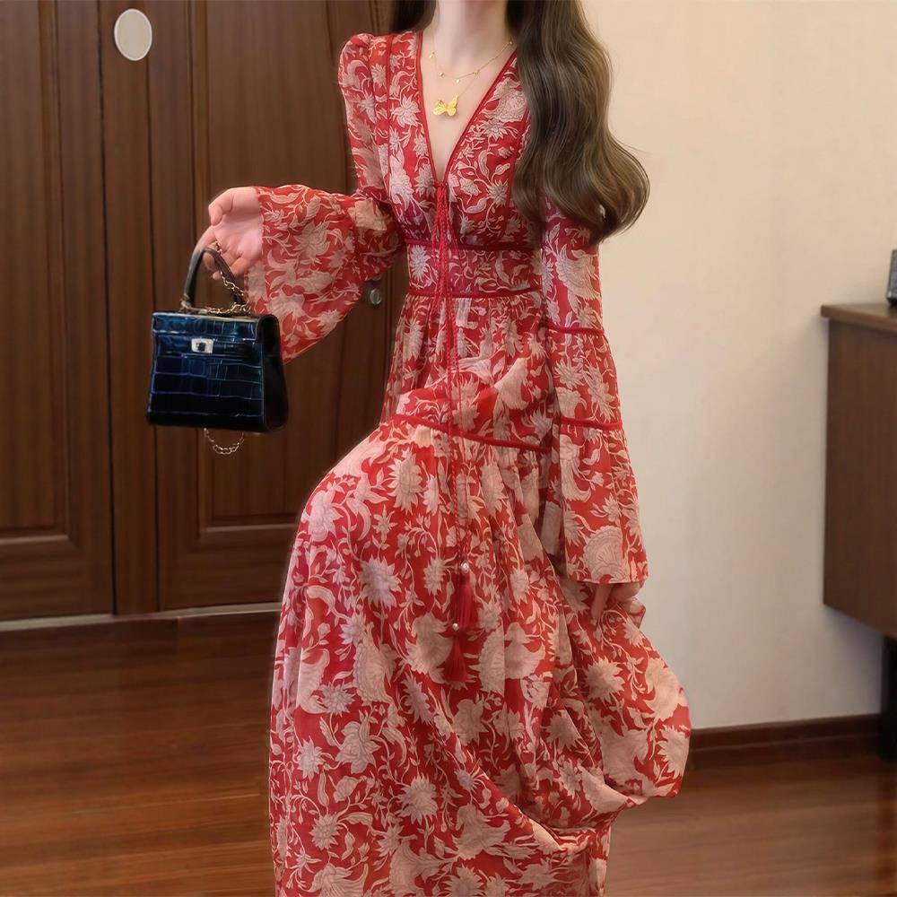 法式复古红色碎花连衣裙女夏季大码胖mm度假风独特收腰绝美长裙子