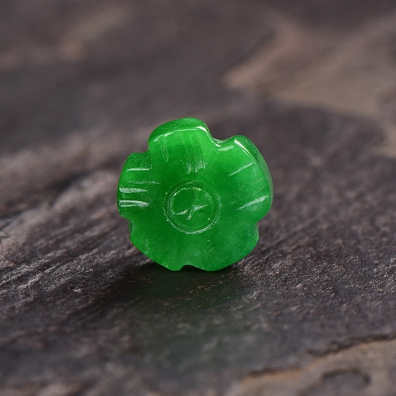 翡翠玉干青五瓣花玉石