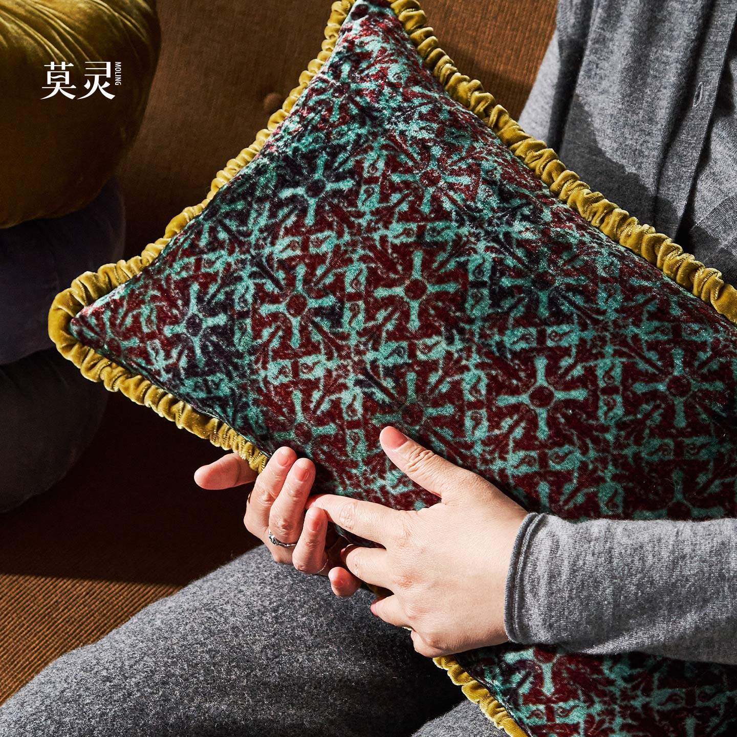 莫灵高级感丝绒抱枕轻奢复古新中式创意客厅沙发靠枕床头腰靠垫子