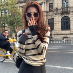 独特ins撞色条纹针织衫女秋冬设计感半高领毛衣打底衫老钱风上衣