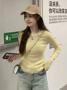 早春黄色圆领套头针织衫女2025新款修身打底衫独特别致绝美小上衣