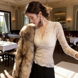 纯欲性感v领蕾丝打底衫女秋冬皮草内搭轻奢高级感独特别镂空上衣