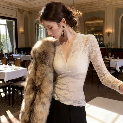 【送运费险】纯欲v领蕾丝打底衫