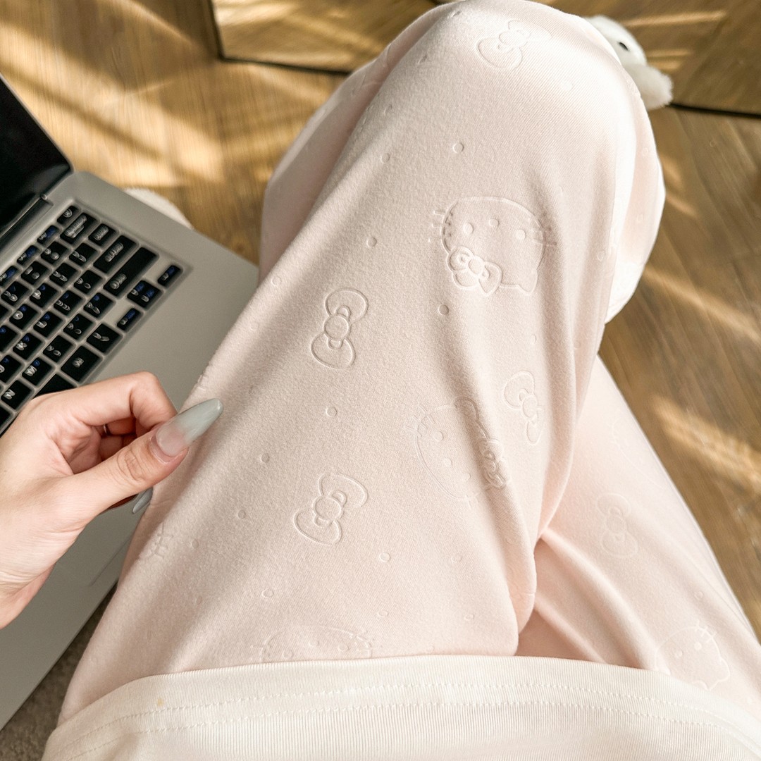 德绒秋冬新款凹凸kt猫印花遛弯直筒裤女大码300斤可穿宽松家居裤