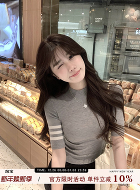 愉悦愉悦灰色短袖针织T恤女夏季气质修身显瘦收腰圆领设计感上衣