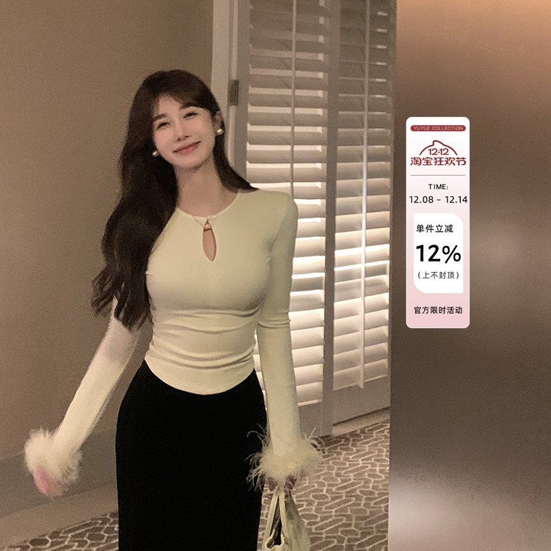 白色圆领拼接毛毛打底T恤女秋冬