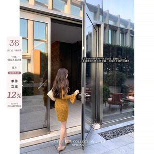 愉悦喻悦 黑色圆领喇叭袖蕾丝包臀连衣裙女春季复古花纹收腰短裙