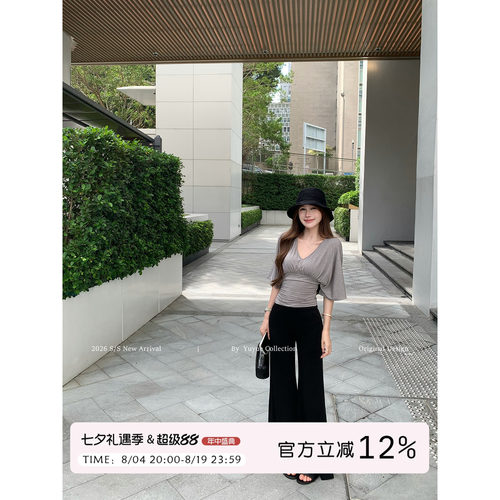 浅灰色V领薄款半袖T恤女夏季