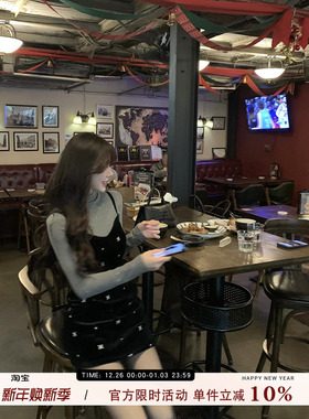 愉悦愉悦 法式黑色刺绣丝绒背心连衣裙女春季复古气质包臀吊带裙