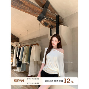 Yuyueer 白色斜肩休闲设计感上衣女夏季韩版气质修身时尚中袖T恤