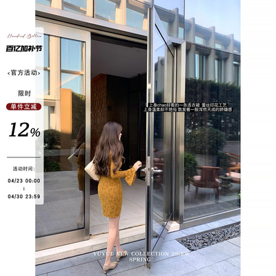 愉悦喻悦圆领喇叭袖蕾丝连衣裙