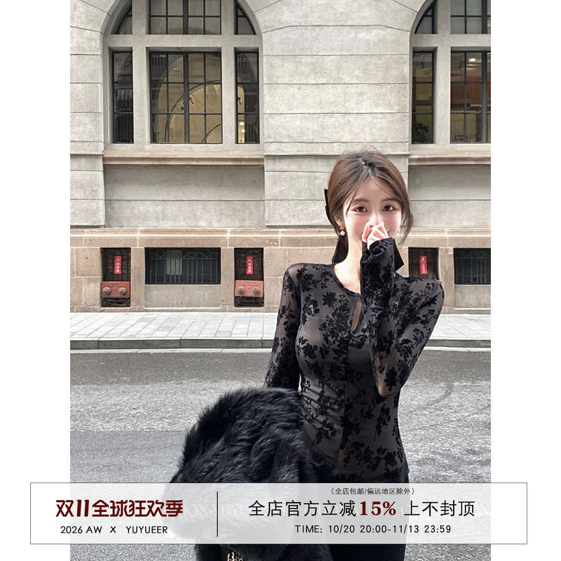 Yuyueer 黑色圆领打底长袖蕾丝T恤女春季气质收腰显瘦设计感上衣