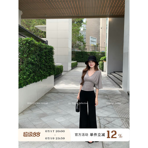浅灰色V领薄款半袖T恤女夏季