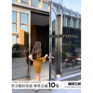 Yuyueer 黑色圆领喇叭袖蕾丝包臀连衣裙女春季复古花纹收腰短裙