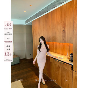 愉悦喻悦 交叉V领竖坑条包臀连衣裙女春季性感收腰修身弹力毛织裙