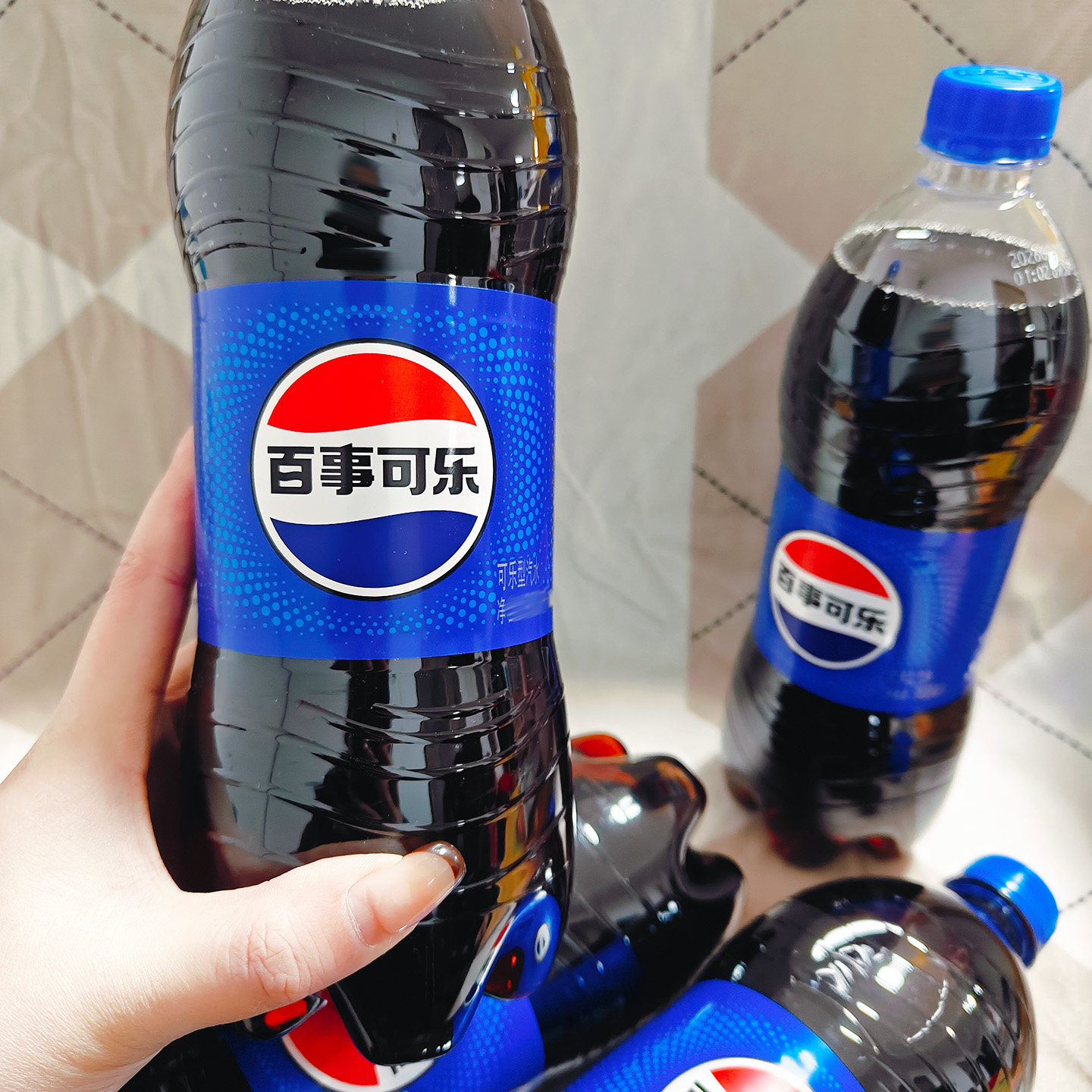 百事可乐原味900ml可乐型夏季解渴解暑饮料带汽汽水碳酸饮品分享