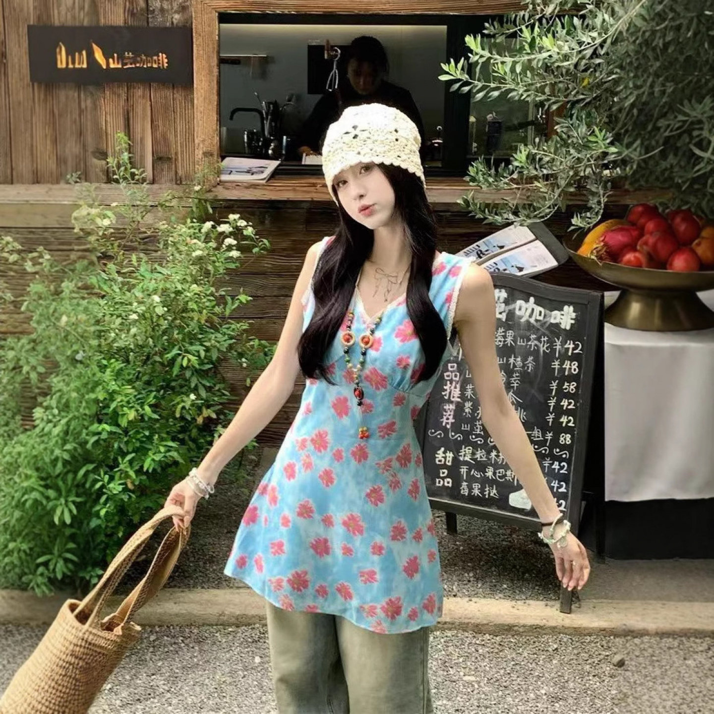 法式蕾丝V领收腰连衣裙