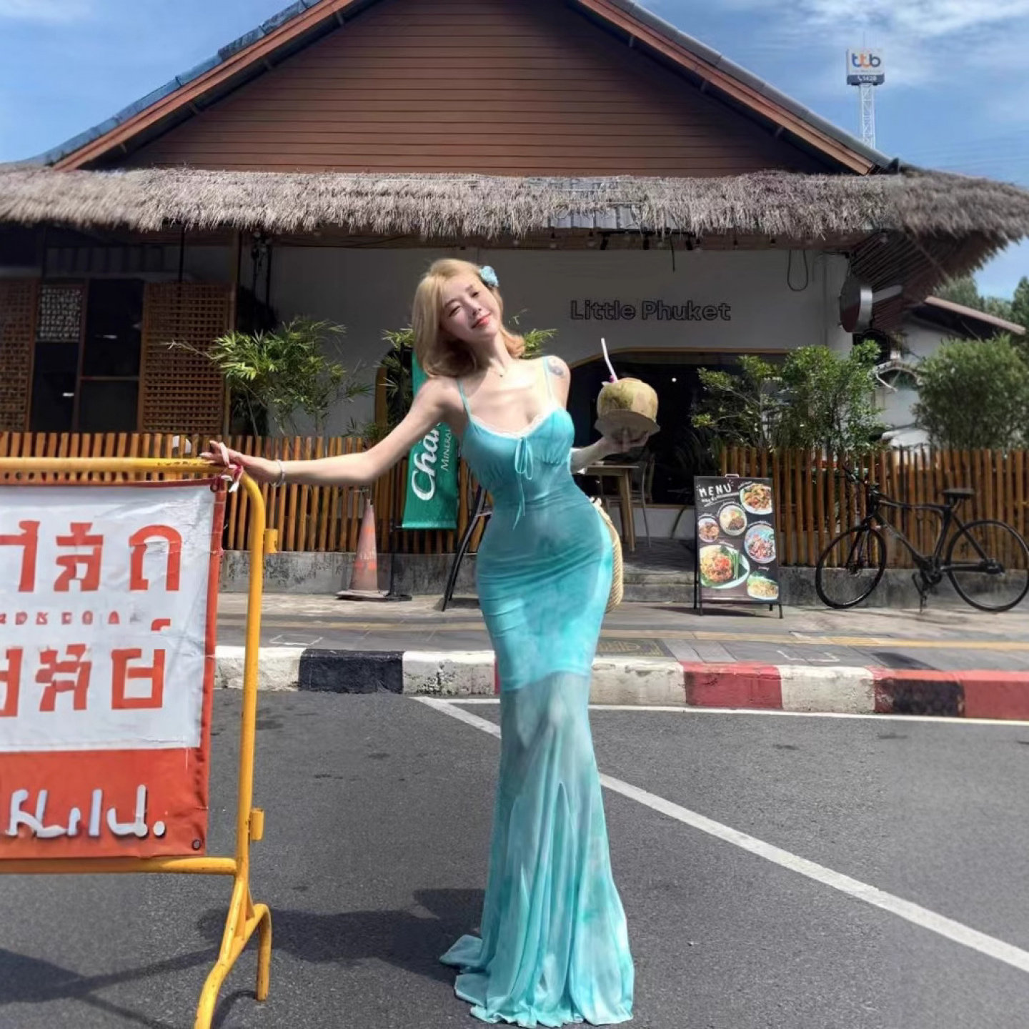 蕾丝拼接吊带鱼尾收腰裙