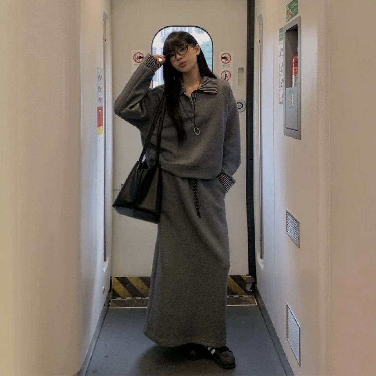 灰色条纹拼接卫衣裙套装