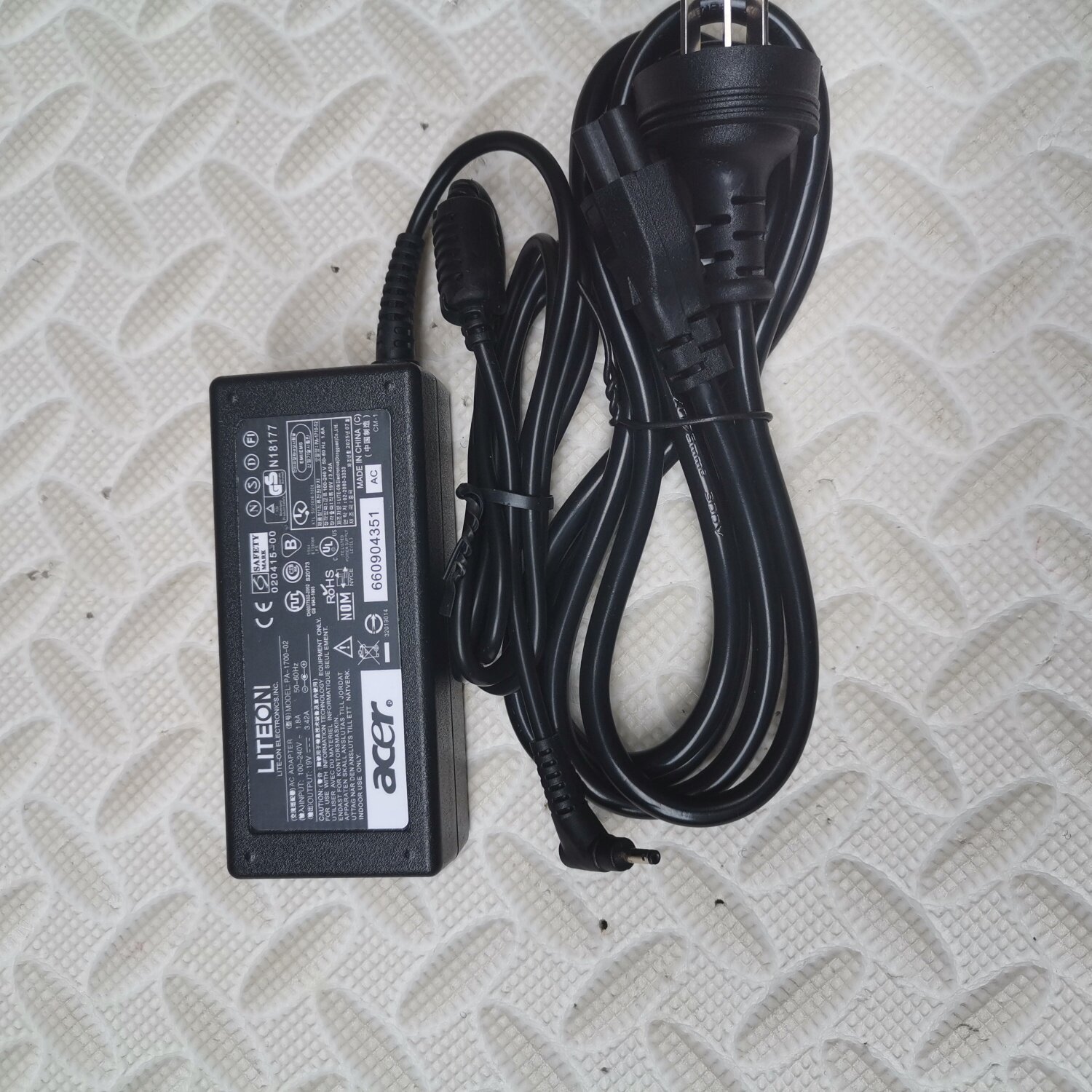 Acer/宏基液晶显示器电源适配器充电线HIPRO 19V1.58A HP-A0301R3
