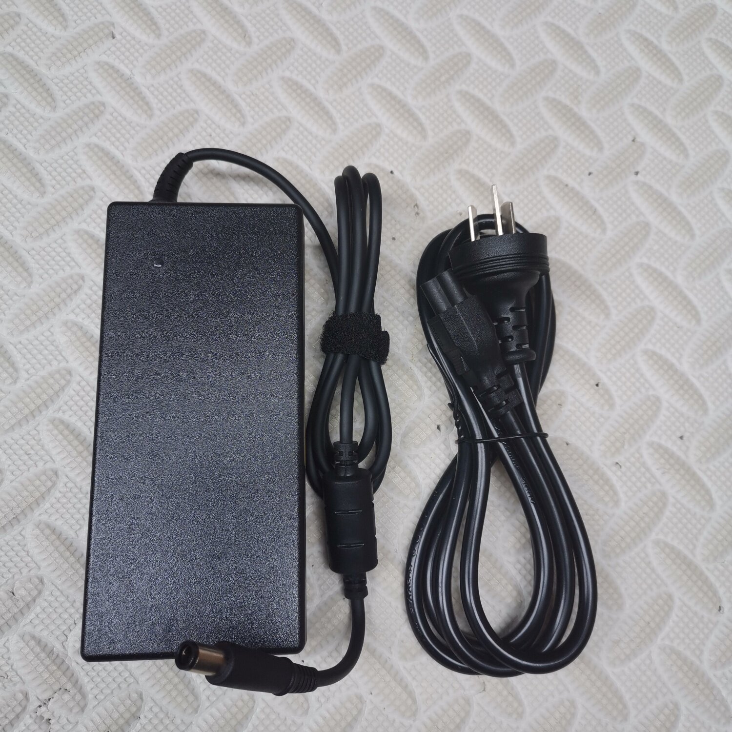 戴尔15-7557/7559 P57F笔记本电源适配器130W 19.5V 6.7A充电器