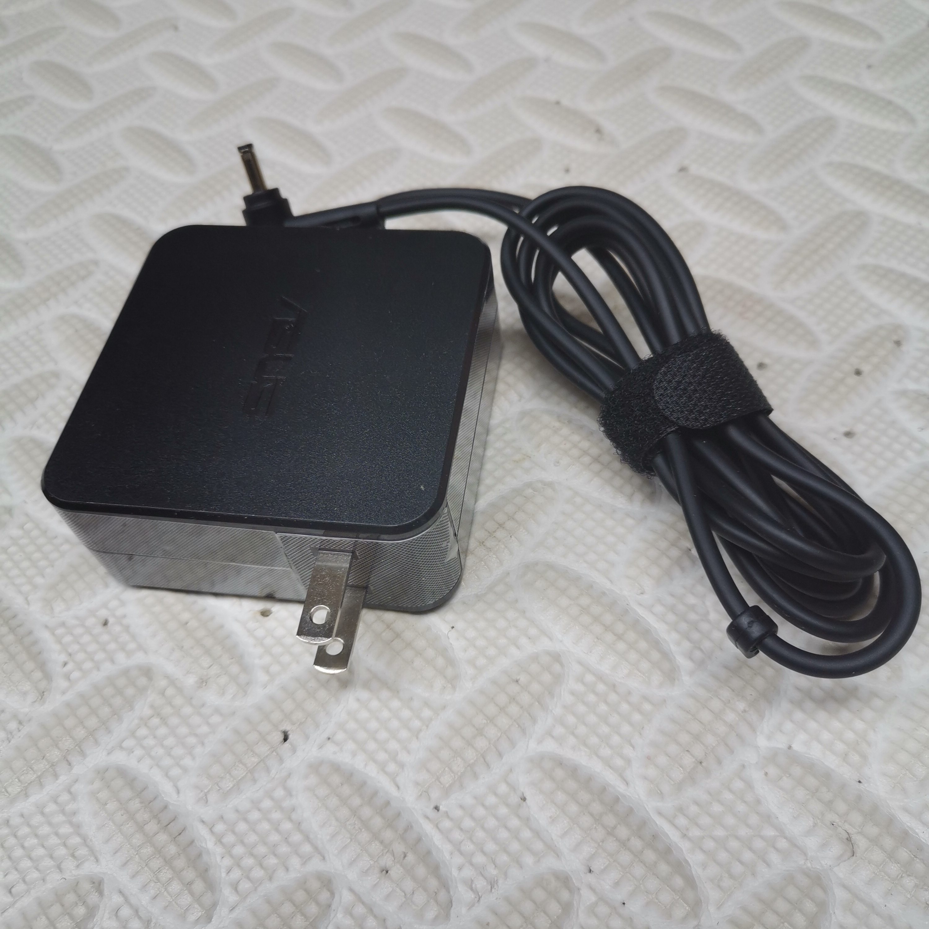 华硕19V 3.42A火牛笔记本电源适配器ADP-65DW A方块插墙