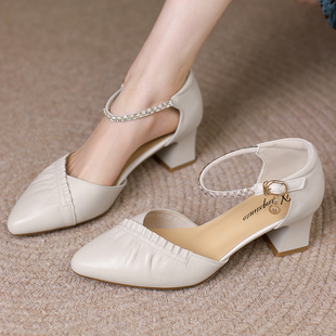 2025夏季新款女鞋真皮一字扣中空包头粗跟妈妈女士时装凉鞋女皮鞋