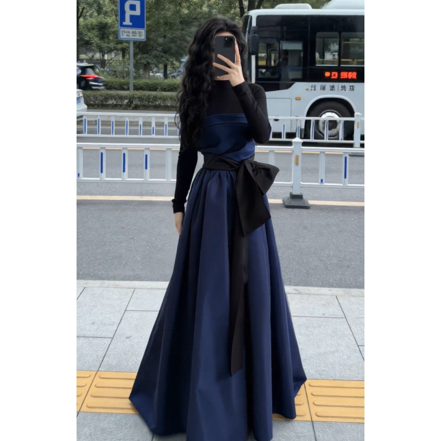 2026新款气质赫本风针织连衣裙子女早春爆款轻熟御姐穿搭长裙套装