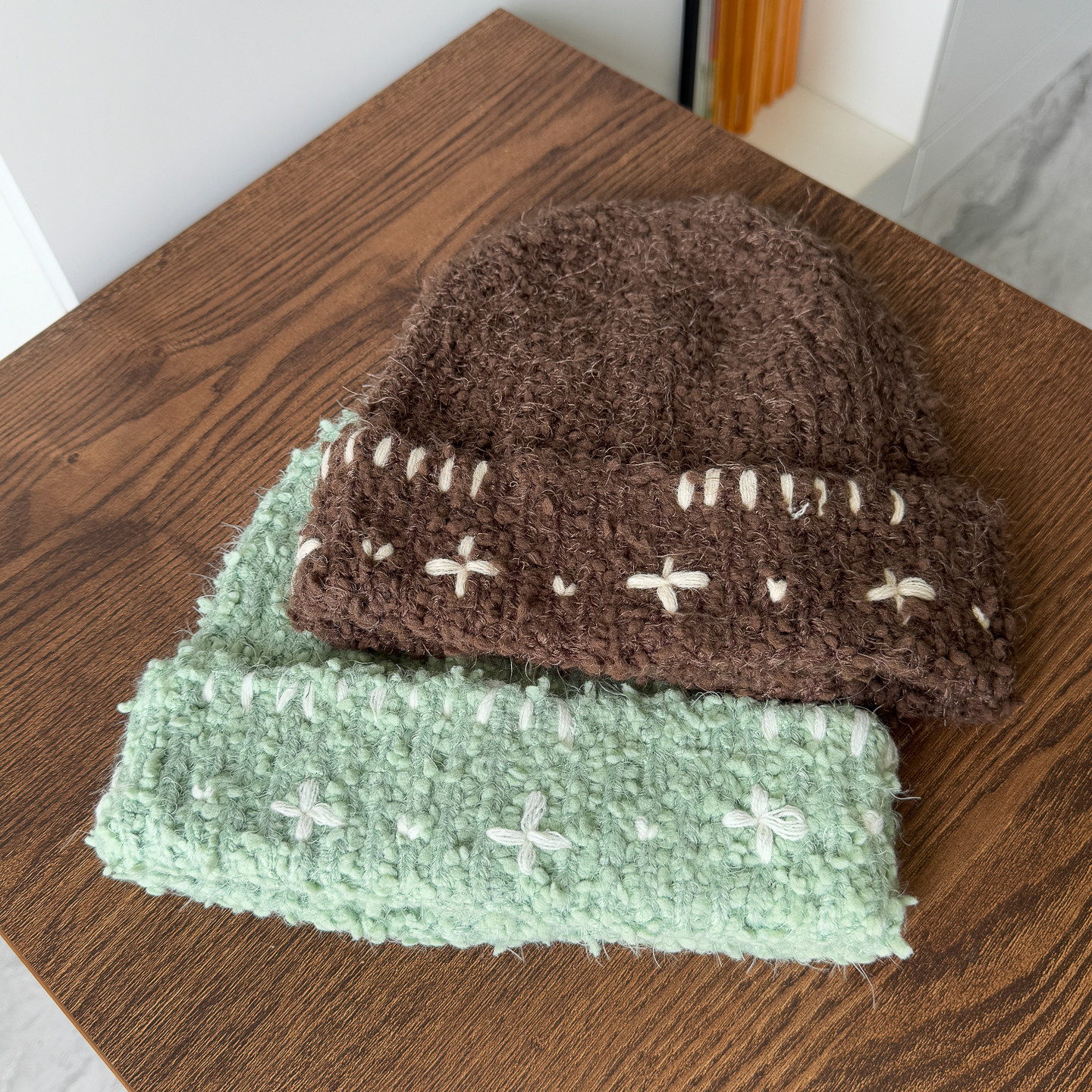 韩系手工钩针针织帽子女秋冬加厚保暖护耳街头穿搭显脸小毛线帽潮