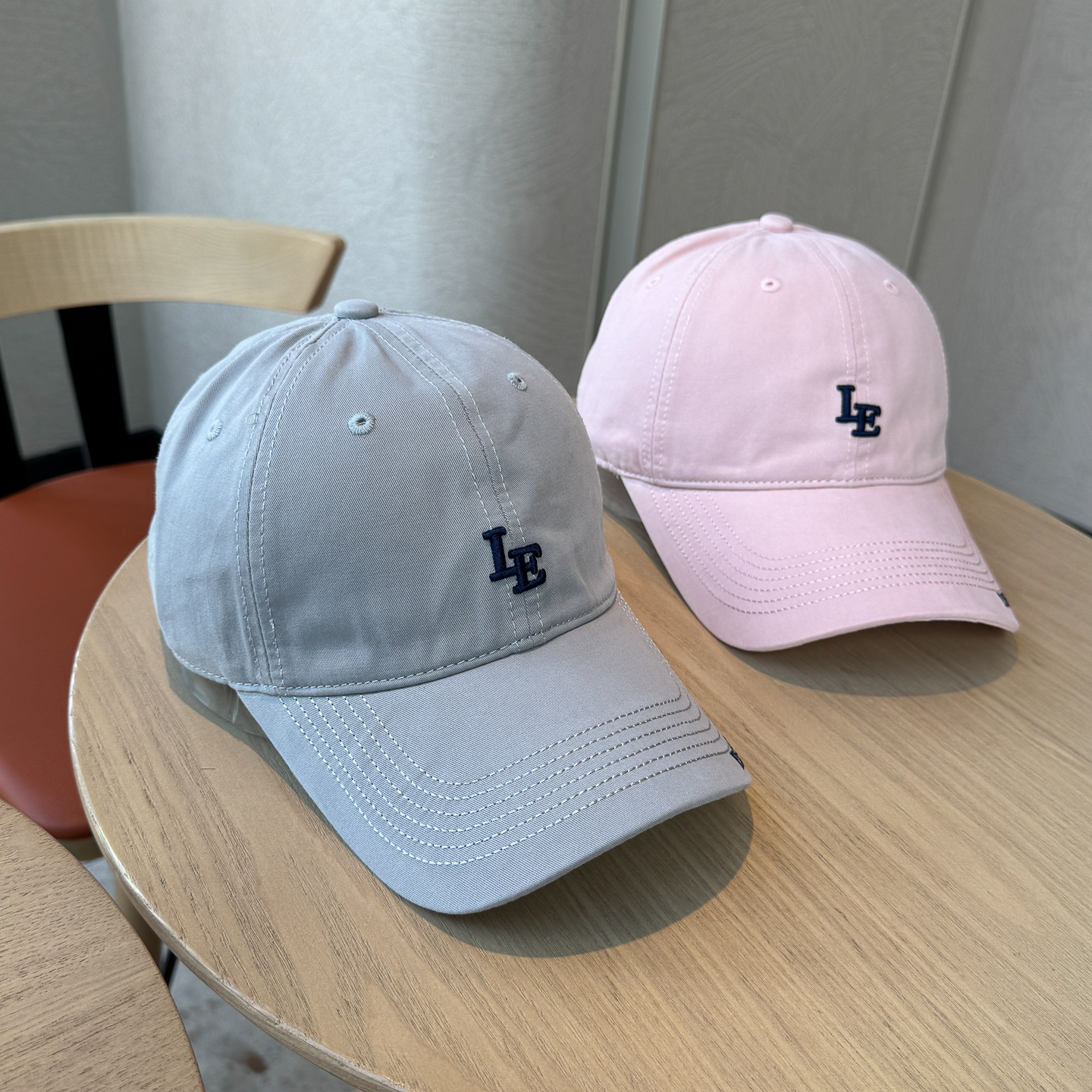 2025森莉美式水洗棉字母刺绣棒球帽子男女学院风显脸小弯檐鸭舌帽