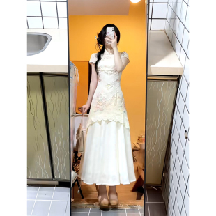 绣影镂空碎花连衣裙女春夏蕾丝假连衣裙高级小个子春夏日常可穿