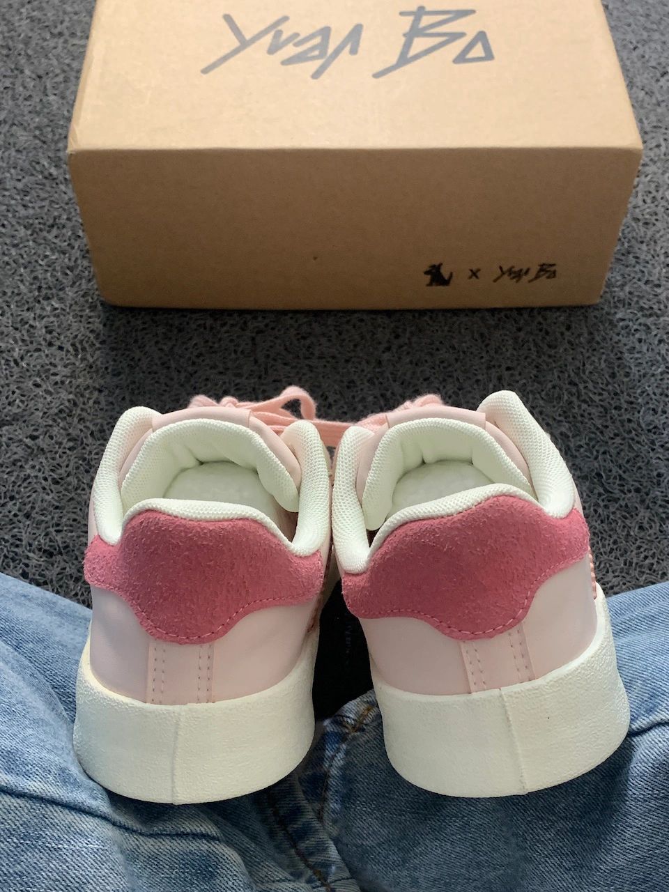 Trends！这双板鞋也太粉嫩了