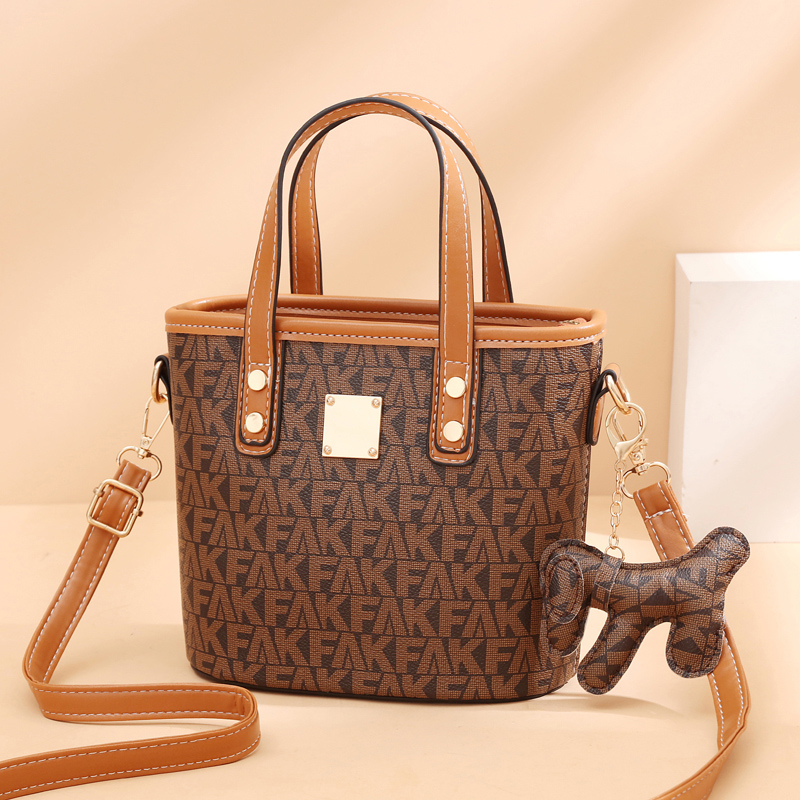 品牌精选轻奢时尚女式单肩斜挎包