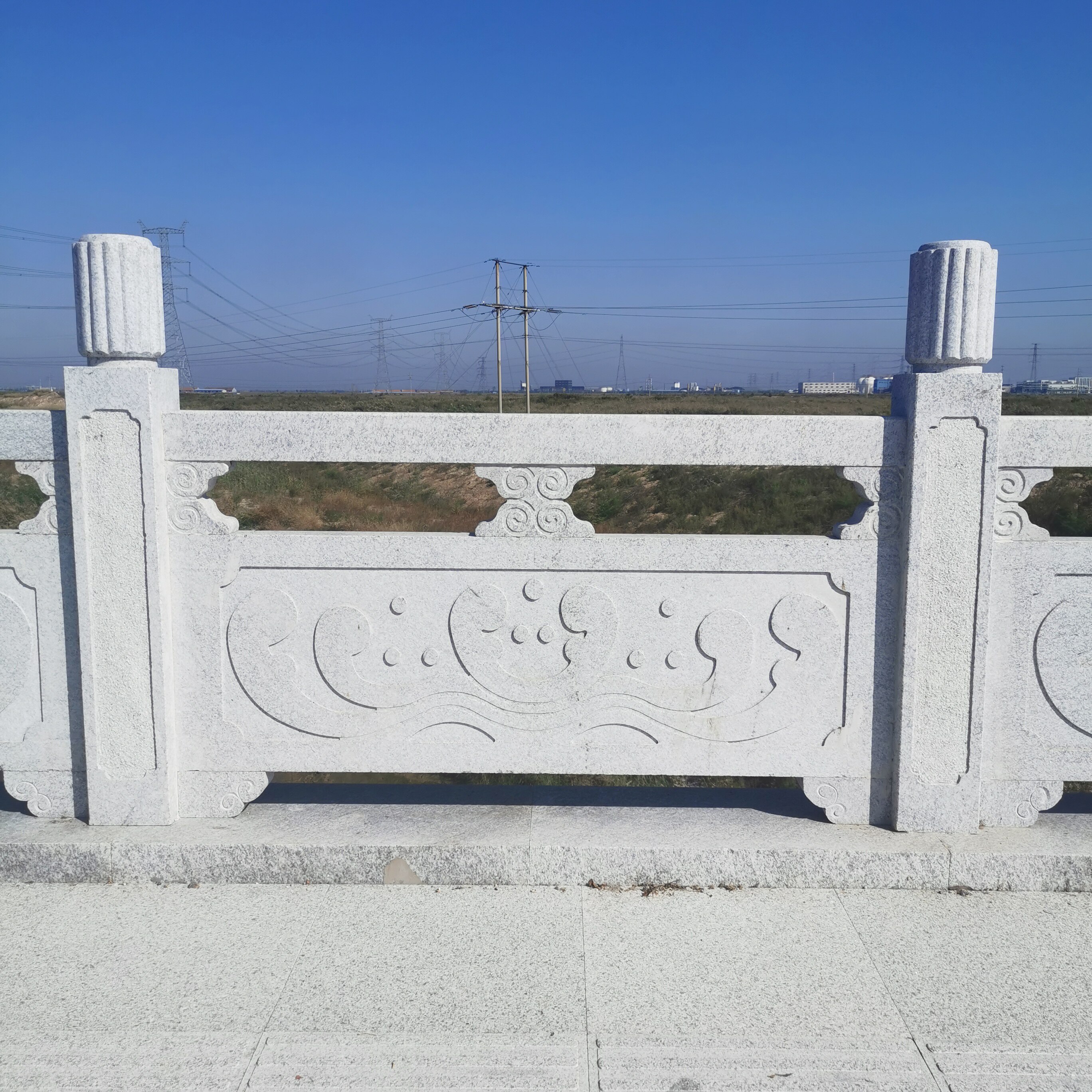 花岗岩石雕大理石栏杆芝麻灰浮雕户外河道护栏桥池塘围栏青石栏杆
