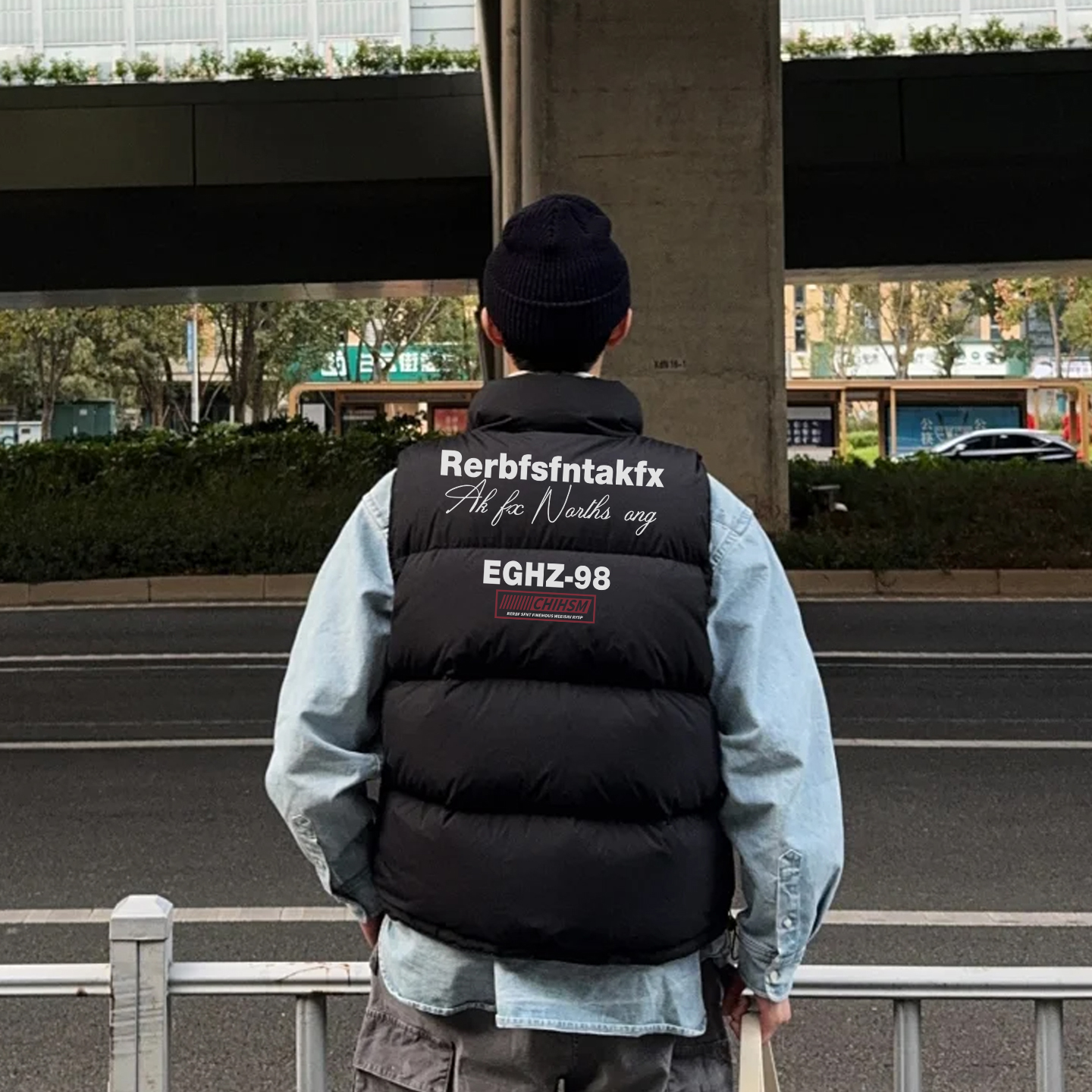 轻量感黑色立领羽绒马甲