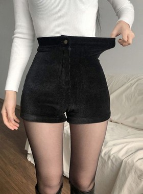 黑色丝绒高腰休闲短裤 Black high-waisted casual velvet shorts